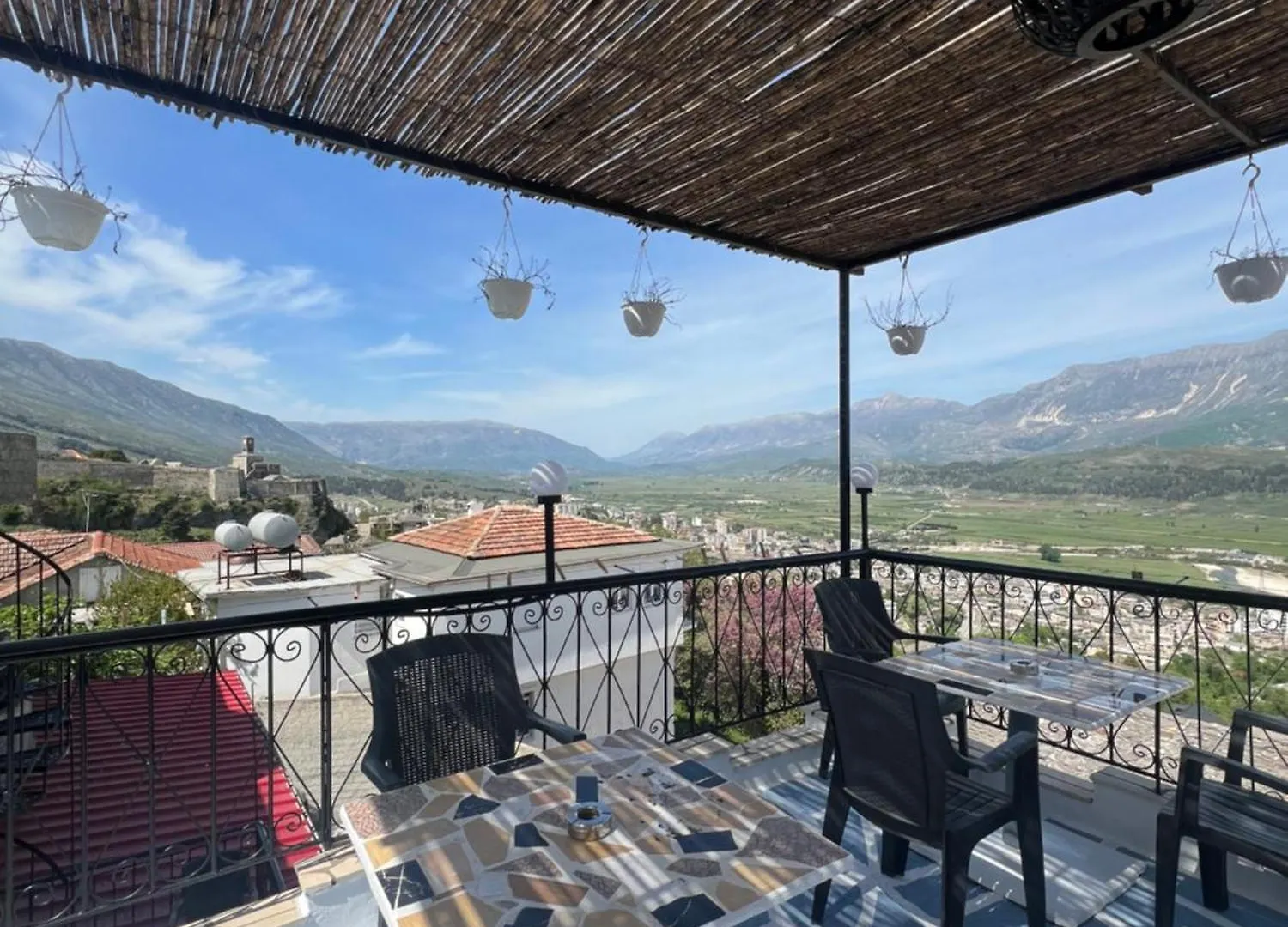 Hotel Himalayas Gjirokastër Pensión