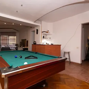 Shared Retro Vintage Luxury Pensión Bucarest