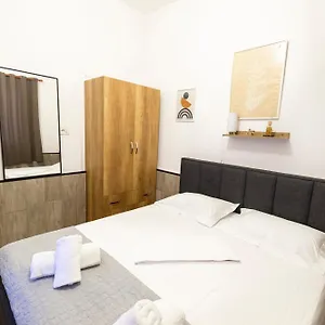 Tiny Cute Near The Center - 5 Min Walk Apartamento Tirana