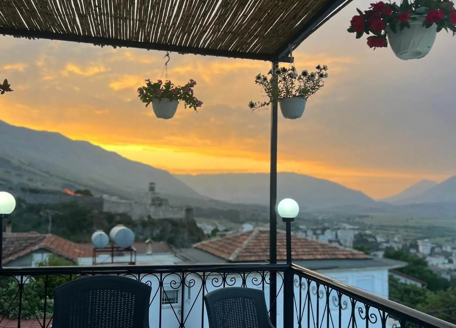 Hotel Himalayas Gjirokastër Affittacamere