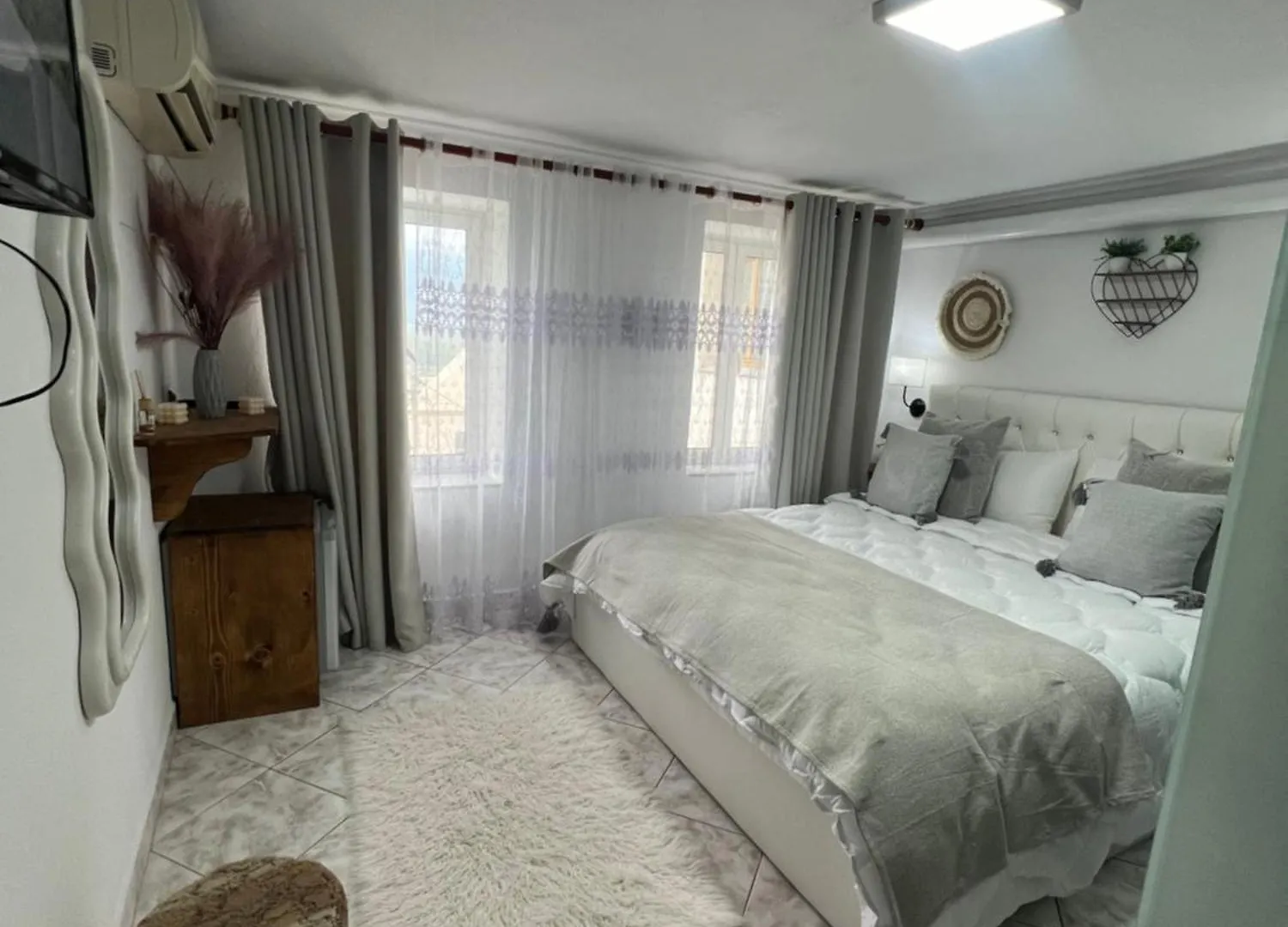 Hotel Himalayas Gjirokastër Affittacamere