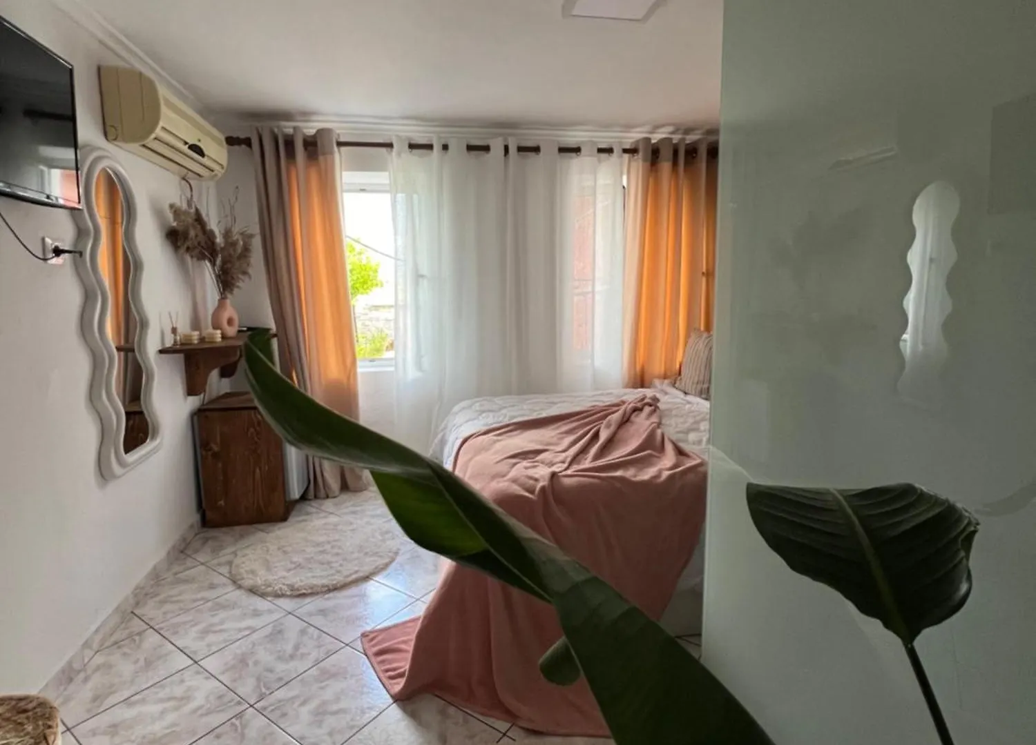 Hotel Himalayas Gjirokastër Affittacamere